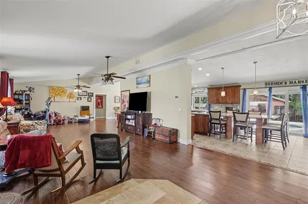 1307 BRANTWOOD DR, Valrico, FL 33594