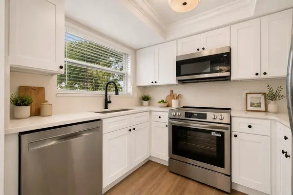 9001 ARNDALE CIR, Tampa, FL 33615