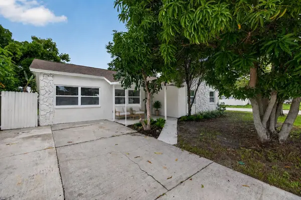 9001 ARNDALE CIR, Tampa, FL 33615