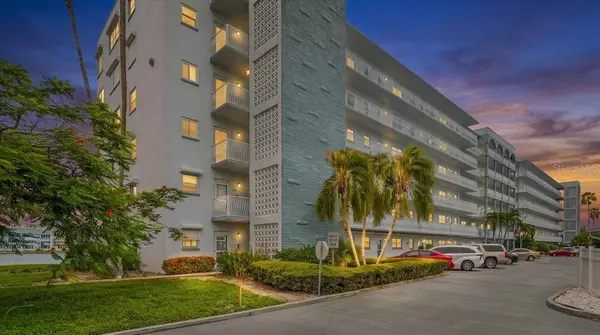 5925 SHORE BLVD S #302, Gulfport, FL 33707