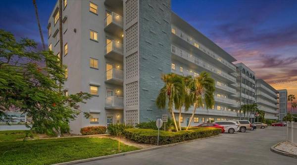 5925 SHORE BLVD S #302, Gulfport, FL 33707