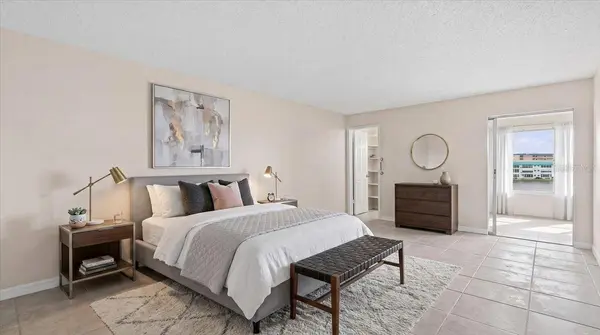 5925 SHORE BLVD S #302, Gulfport, FL 33707