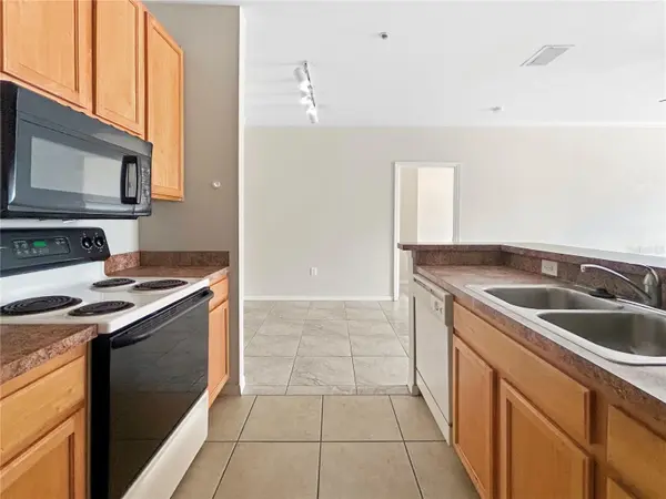 10205 COURTNEY PALMS BLVD #101, Tampa, FL 33619
