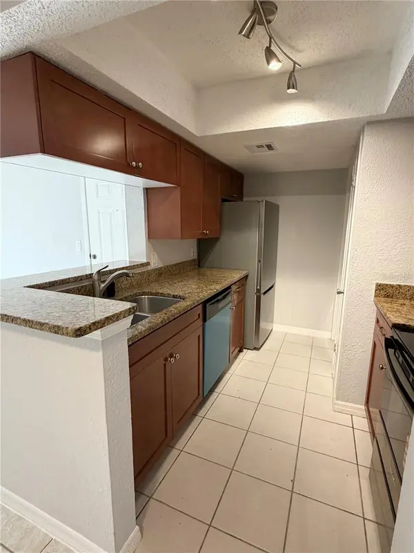 10200 GANDY BLVD N #915, St Petersburg, FL 33702
