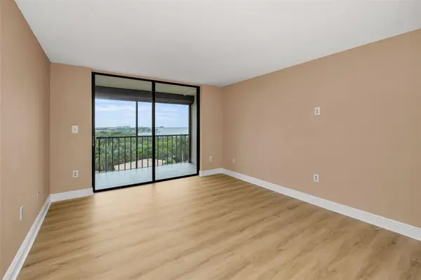 1324 PASADENA AVE S #605, St Petersburg, FL 33707