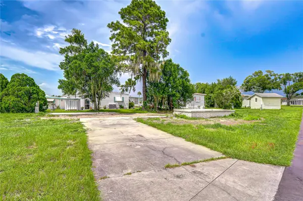 35127 ZEPHYR SHORES DR, Zephyrhills, FL 33541