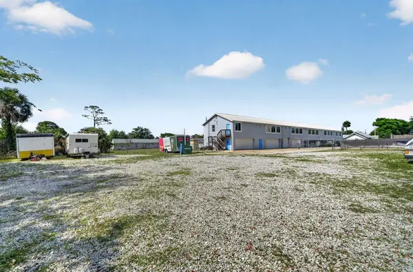 468 RIDGEWOOD AVE, Daytona Beach, FL 32117