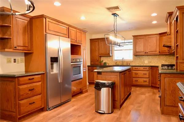 308 N SALISBURY AVE, Deland, FL 32720