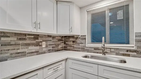 5900 22ND AVE N #8, St Petersburg, FL 33710