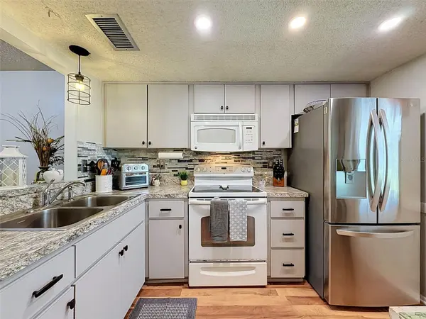 8220 SEVEN OAKS CT #5, Port Richey, FL 34668