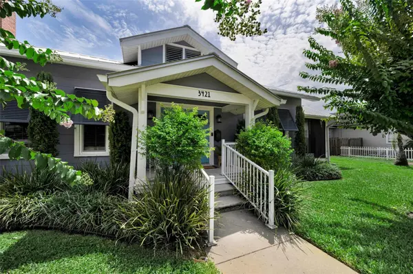 3421 IRIS ST N, St Petersburg, FL 33704