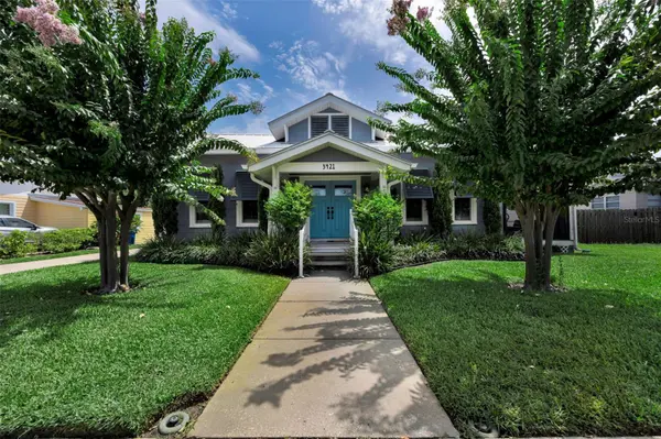 3421 IRIS ST N, St Petersburg, FL 33704