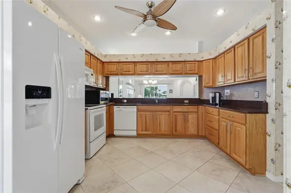 1063 DARTFORD DR, Tarpon Springs, FL 34688