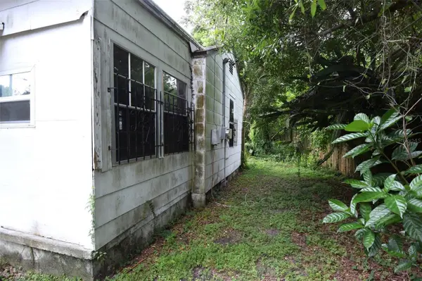1422 W HUMPHREY ST, Tampa, FL 33604
