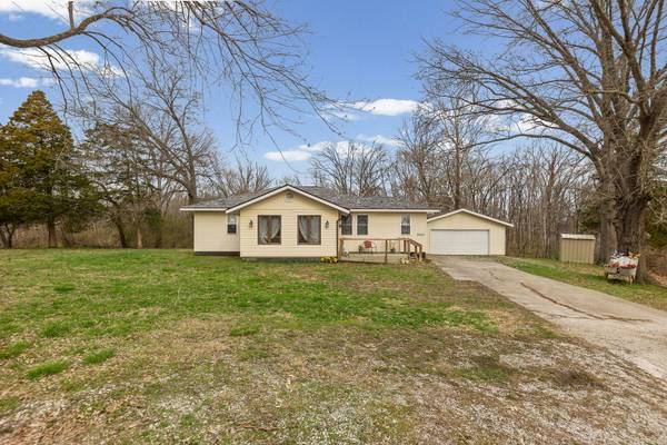 2429 Overbeck LN, Centralia, IL 62801