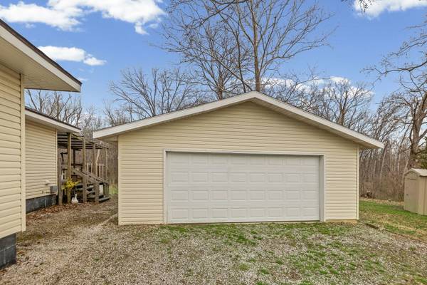 2429 Overbeck LN, Centralia, IL 62801