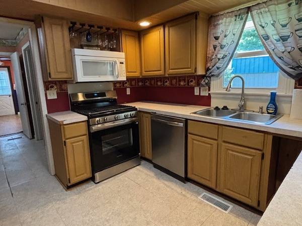 5 Truman CT, Philo, IL 61864