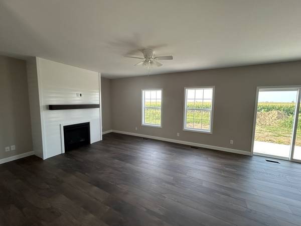 1504 Warwick DR, Savoy, IL 61874