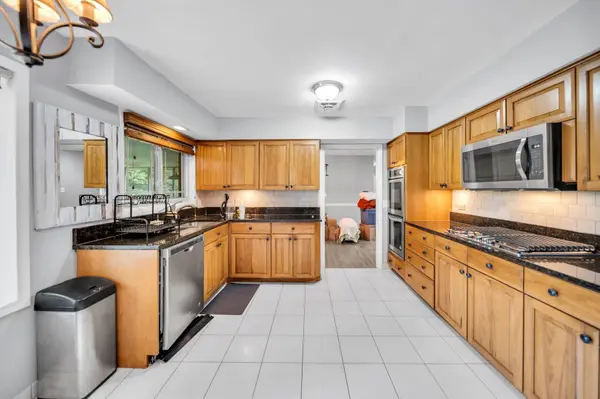 29 E Stonegate DR, Prospect Heights, IL 60070