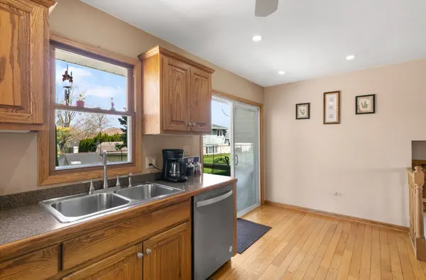 7024 Brementowne RD, Tinley Park, IL 60477
