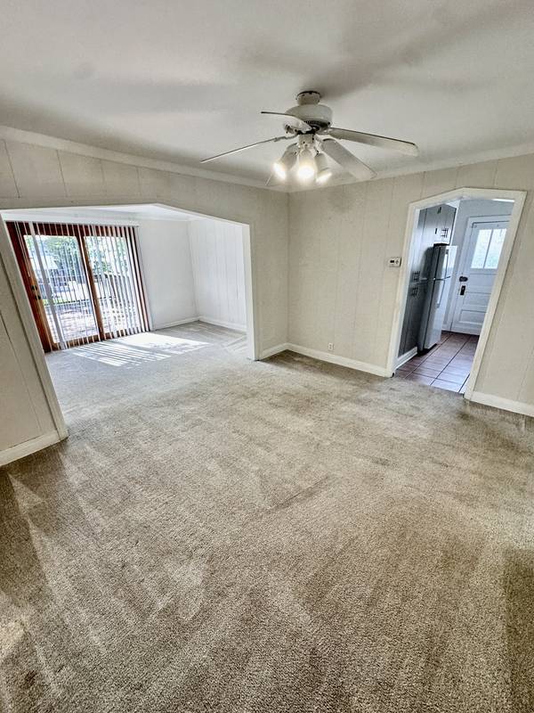 6 N Pistakee Lake RD, Fox Lake, IL 60020