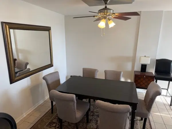 40 N Tower RD #11K, Oak Brook, IL 60523