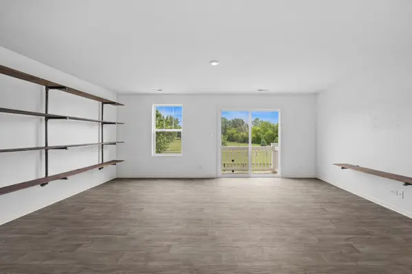 3824 Honeysuckle LN, Elgin, IL 60124