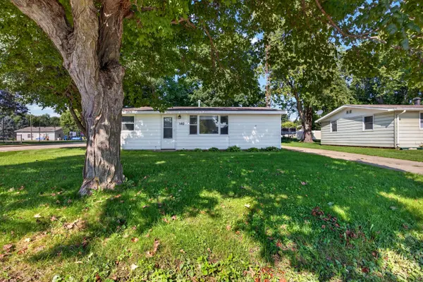 102 N Woodlawn ST, Downs, IL 61736