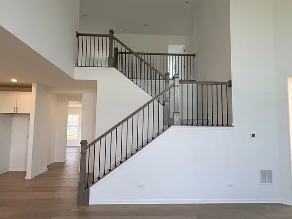 66 Hawthorn Ridge DR, Hawthorn Woods, IL 60047