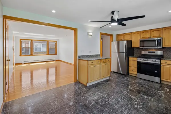 4928 N Lester AVE #2B, Chicago, IL 60630