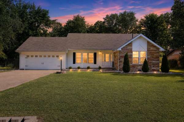 1004 E Illinois ST, Marion, IL 62959