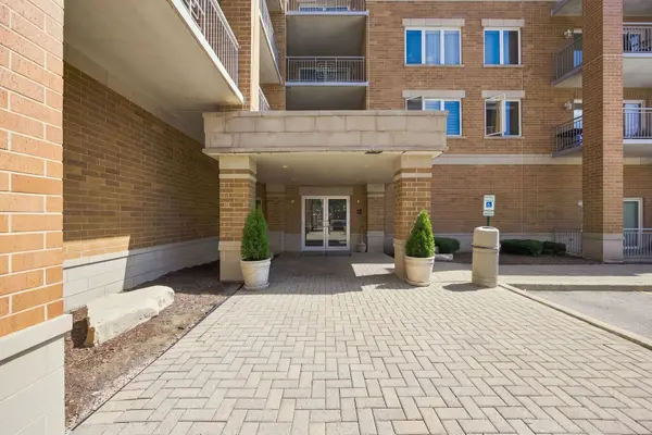 1 S Lincoln AVE #203, Lombard, IL 60148