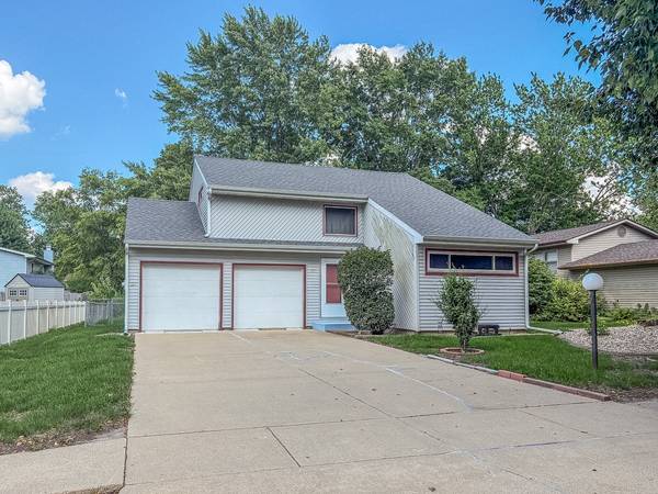 2314 Mulberry CT, Champaign, IL 61821