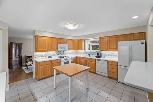 3822 Knight ST, Glenview, IL 60025