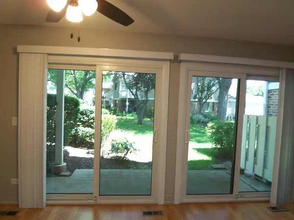 1546 Williamsburg DR #C1, Schaumburg, IL 60193