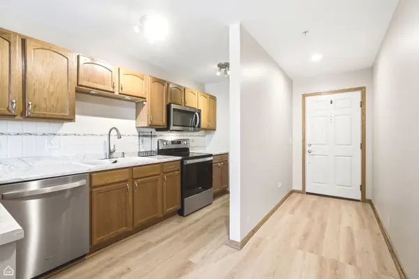 100 N Bokelman ST #429, Roselle, IL 60172