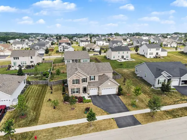 541 Ashworth LN, Yorkville, IL 60560
