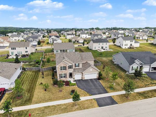541 Ashworth LN, Yorkville, IL 60560
