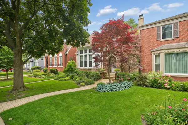 6638 N Trumbull AVE, Lincolnwood, IL 60712