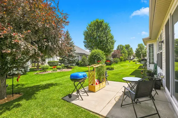11724 Tanglewood LN, Huntley, IL 60142