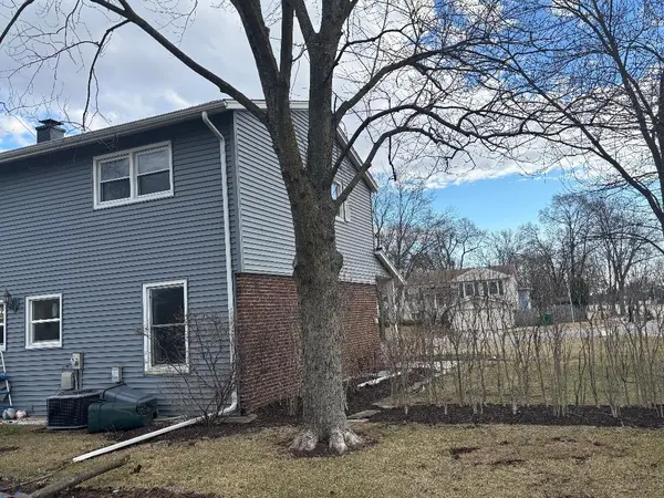 22 University DR, Buffalo Grove, IL 60089