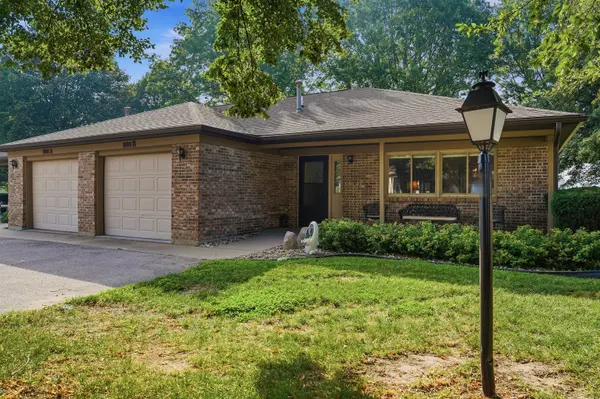 801 Coventry LN #B, Sterling, IL 61081
