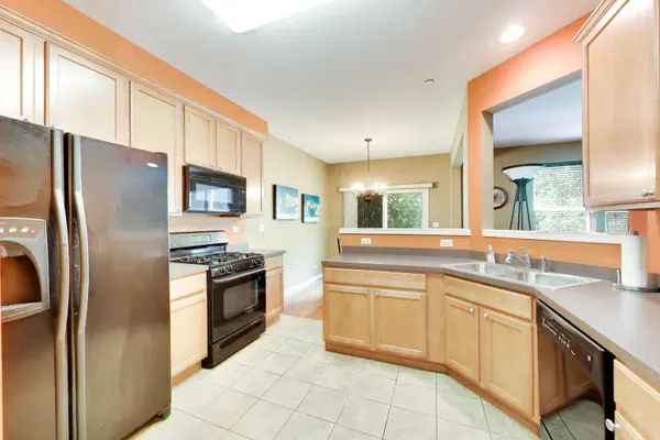 923 Kings Canyon DR, Streamwood, IL 60107
