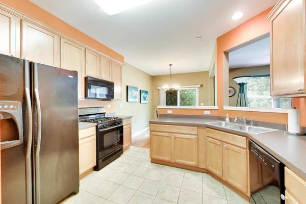 923 Kings Canyon DR, Streamwood, IL 60107