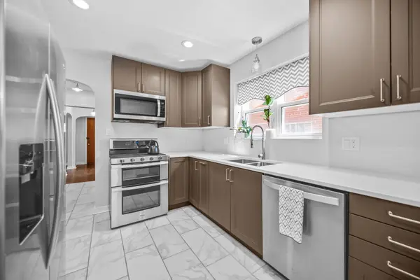 7730 S Paxton AVE, Chicago, IL 60649