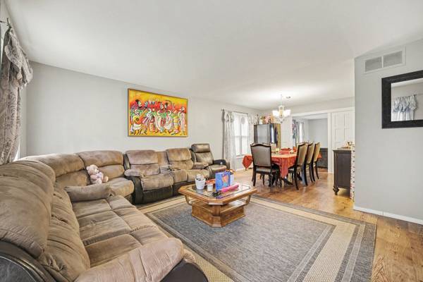 532 Carlyle LN, Bolingbrook, IL 60440