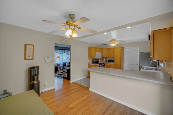 7529 W 103rd ST, Palos Hills, IL 60465