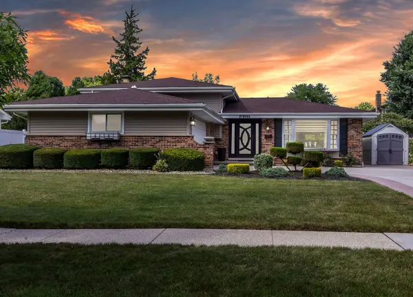 17W544 Sutton PL, Darien, IL 60561