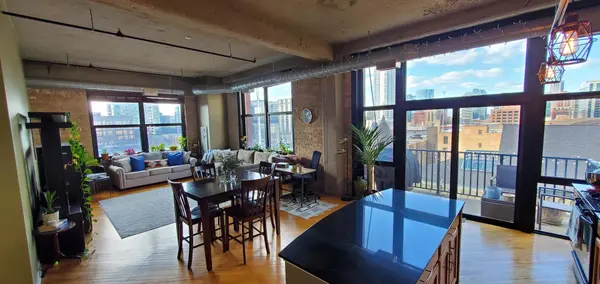210 S Desplaines ST #512, Chicago, IL 60661