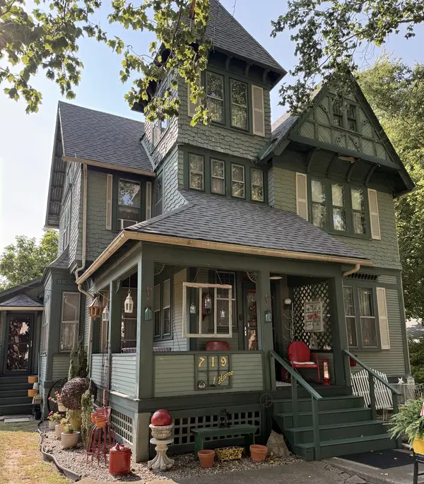 719 N Center ST, Clinton, IL 61727